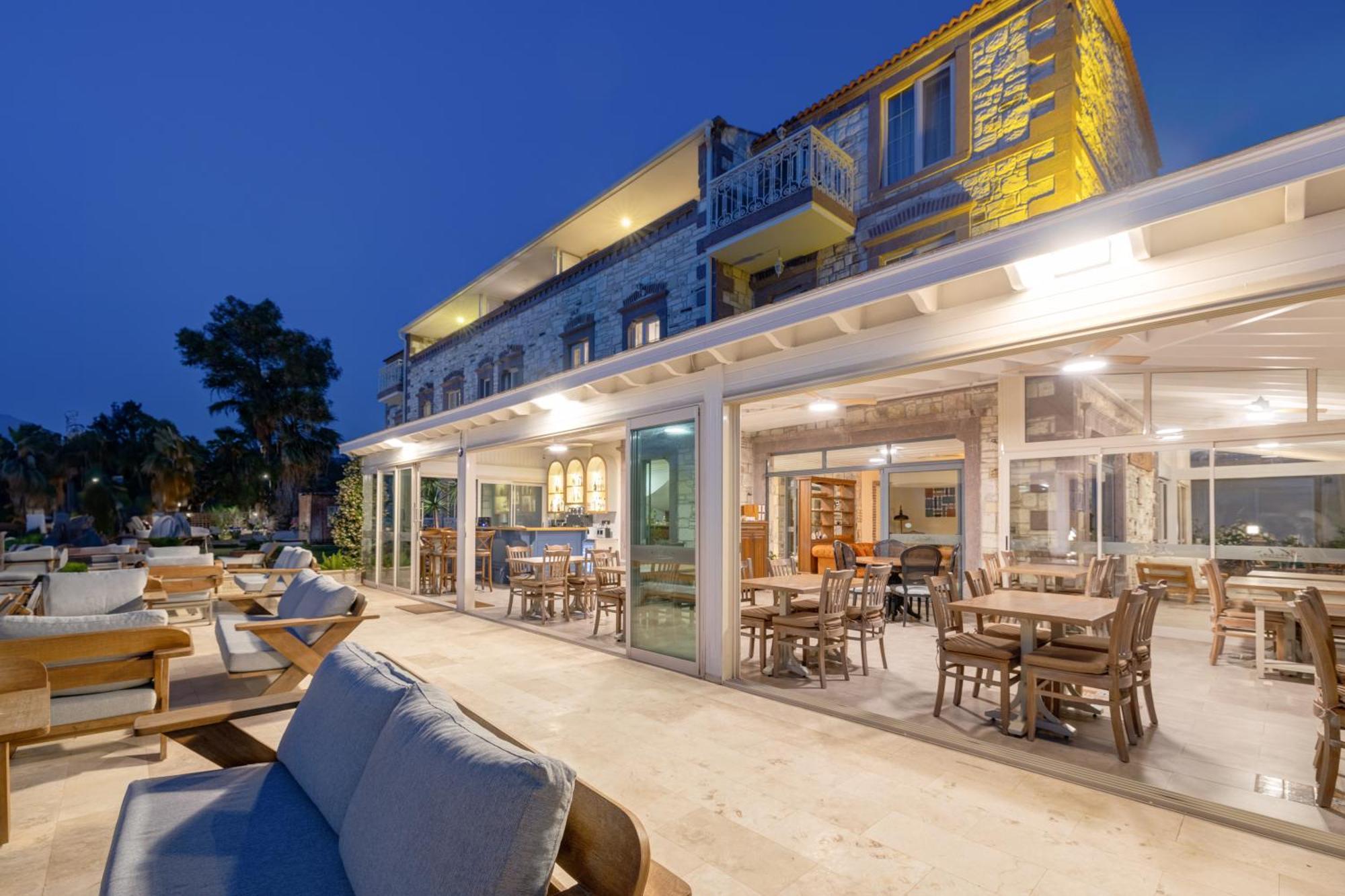 Navalia Hotel Foca Exterior photo